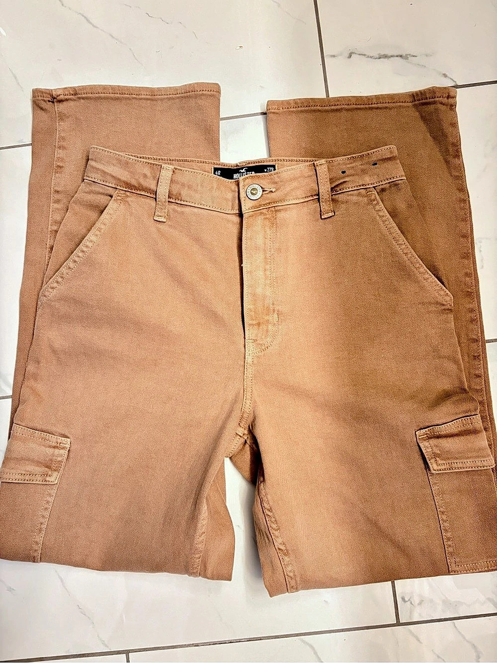 Hollister Ultra High-Rise Dad Jean Cargo Brown W27R